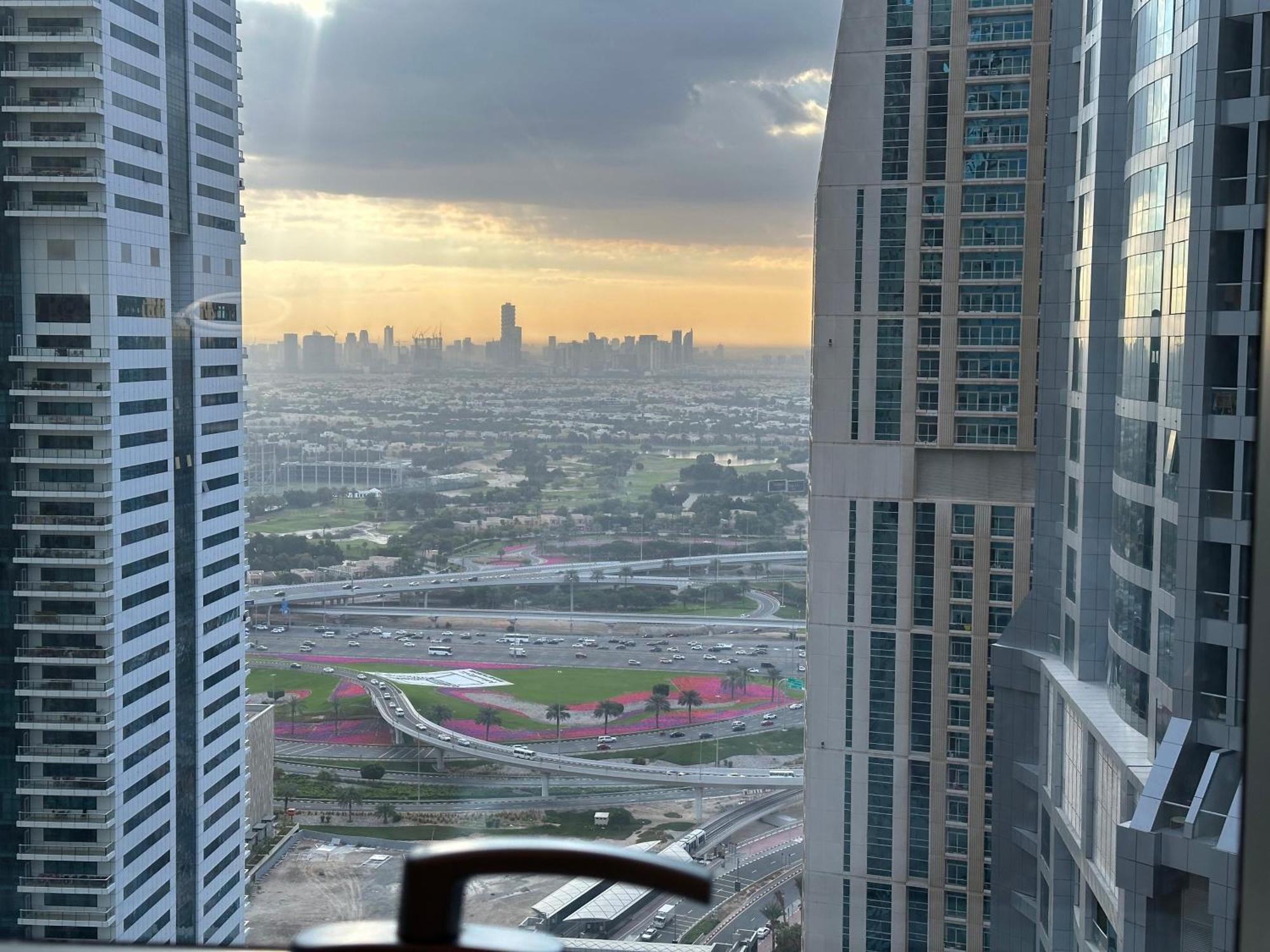 Super Host At Highest Residential Tower In The World, Private Rooms In A Shared Apartment Dubai Luaran gambar