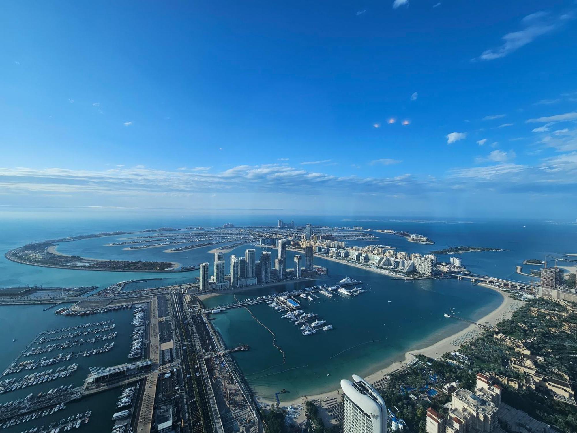 Super Host At Highest Residential Tower In The World, Private Rooms In A Shared Apartment Dubai Luaran gambar