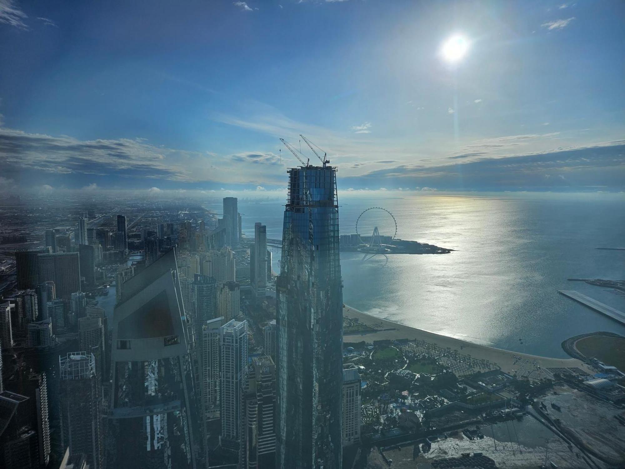 Super Host At Highest Residential Tower In The World, Private Rooms In A Shared Apartment Dubai Luaran gambar